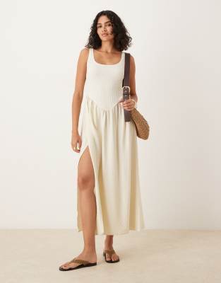 ASOS DESIGN - Midi jurk met lijfje met gekreukte textuur, lage ronde hals en pofzoom in crème
