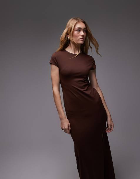ASOS DESIGN - Midi jurk met ruches aan de zijkant, split aan de voorkant en kapmouwtjes in chocoladebruin - view 1