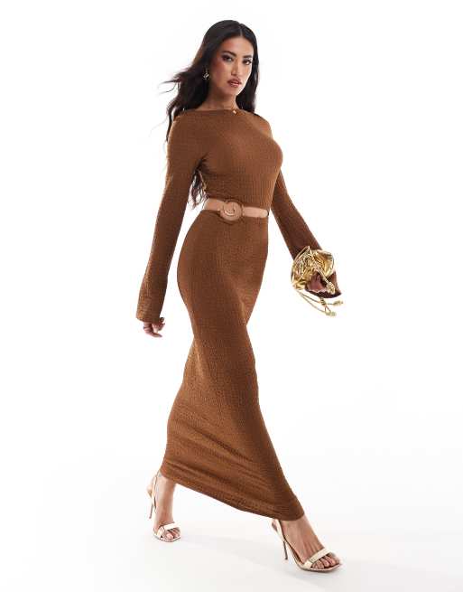 ASOS DESIGN - Midi-jurk met schuine hals en lange mouwen, uitsparing in de taille en bies in bruin