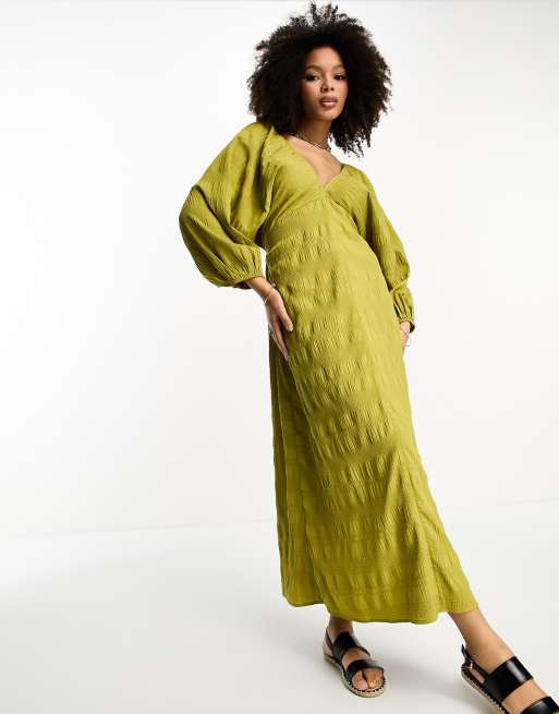 ASOS DESIGN - Midi jurk met textuur, V-hals, vleermuismouwen en open achterkant in olijfgroen 