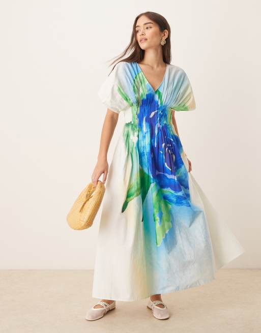 ASOS DESIGN - Midi-jurk met V-hals, korte mouwen en smalle plat gestikte plooien in blauwe rozenprint