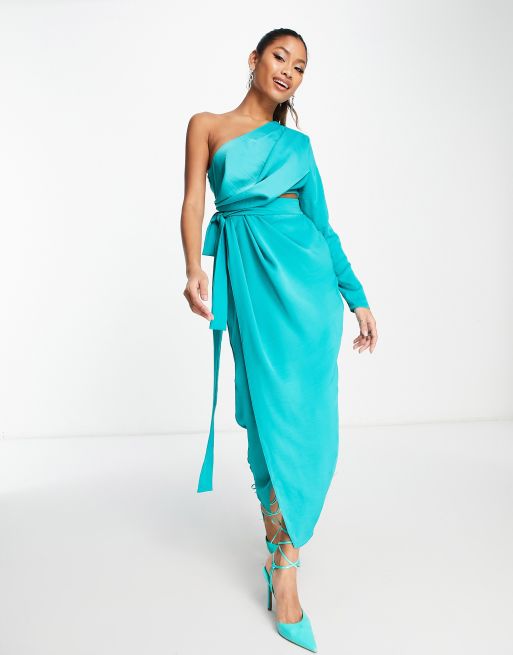 ASOS DESIGN - Midi jurk van getextureerd satijn met één mouw en uitsnijding aan de taille in blauw