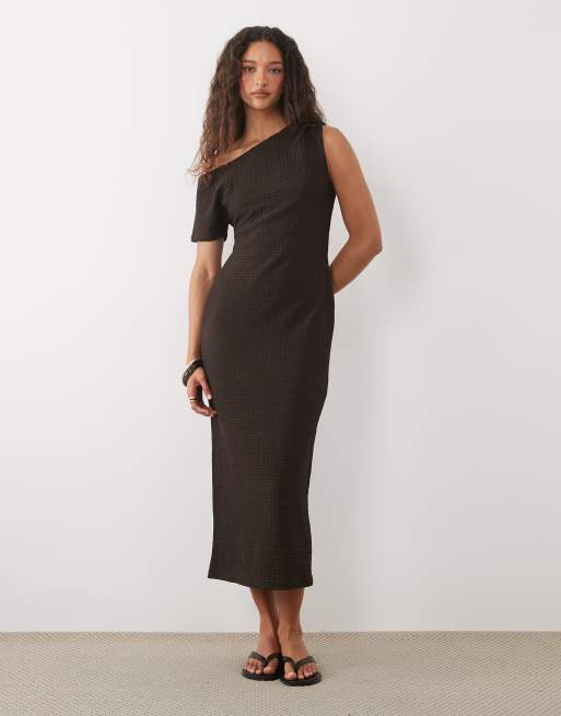 ASOS DESIGN - Midi jurk van jersey met textuur en blote schouders in bruin, 2 van 4