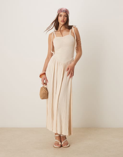 ASOS DESIGN - Midi jurk van kreukelstof met gesmokt lijfje en gestrikte cami-bandjes in stone