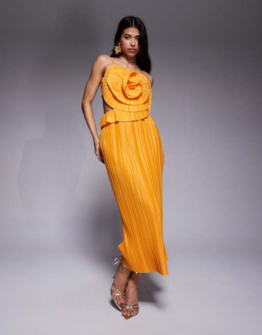 ASOS DESIGN - Midi-jurk van premium plissé met oversized corsage in abrikoos