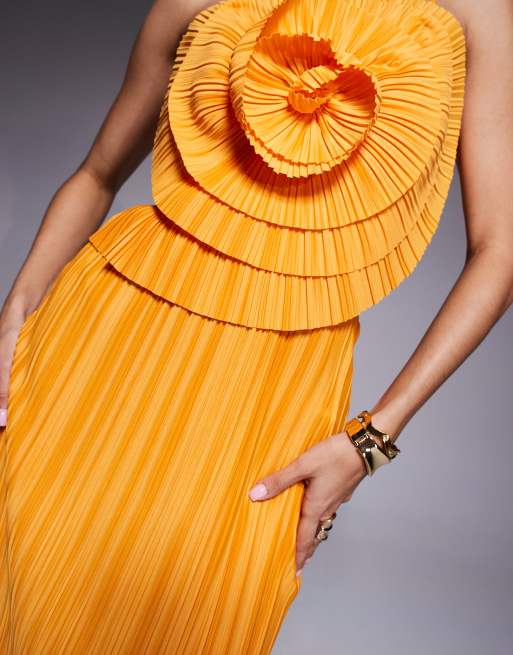 ASOS DESIGN - Midi-jurk van premium plissé met oversized corsage in abrikoos, 2 van 4