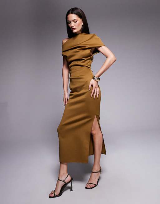 ASOS DESIGN - Midi jurk van scubastof met structuur en afhangende schouder in bruin
