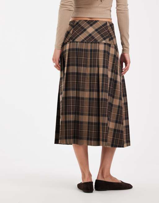 ASOS DESIGN midi-kilt met knoopdetail in bruine ruit, 3 van 5