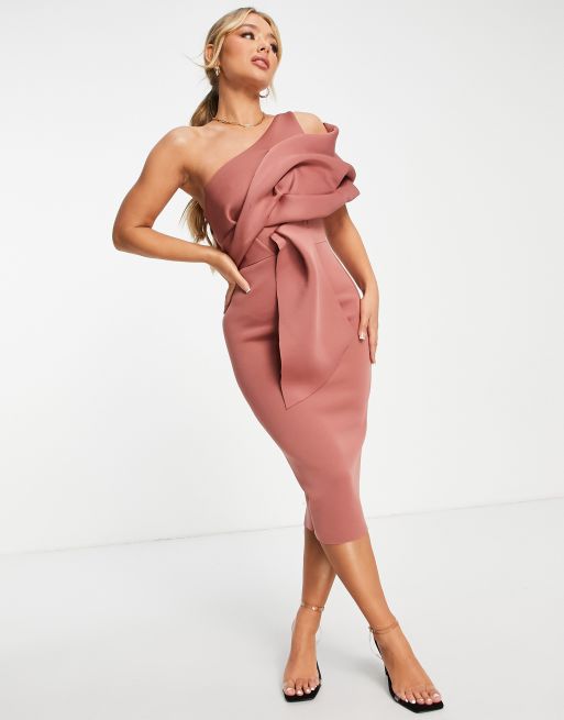 ASOS DESIGN - Midi-kokerjurk met ingestopte gedrapeerde mouw en blote schouder in roze