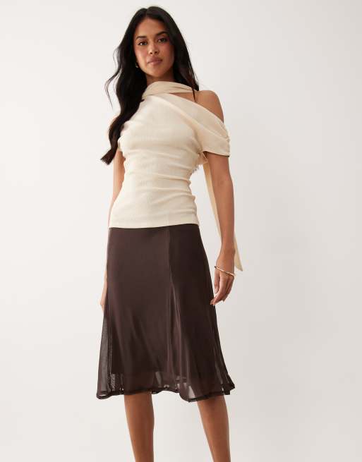 ASOS DESIGN - Midi rok van mesh met lage taille en godetplooien in chocoladebruin, 3 van 5