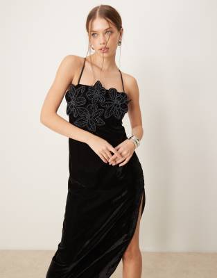 ASOS DESIGN - Midi-Schlauchkleid aus Samt in Schwarz mit Blumen-Kunstperlen-Applikation