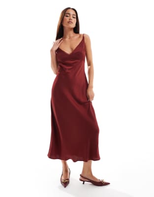 ASOS DESIGN - Midi-Schlupfkleid in gebranntem Rot mit Spitzenborte und schmalen Trägern