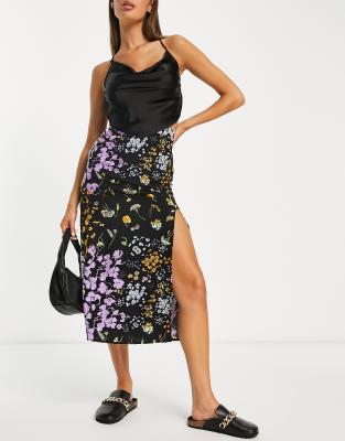 ASOS DESIGN - Midi-Schlupfrock mit Oberschenkelschlitz mit Blumenmuster mit dunklem Untergrund-Bunt