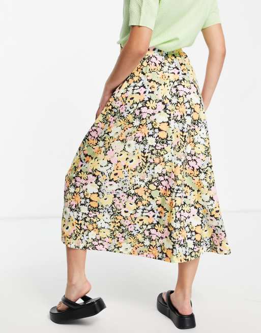 Floral skirt with outlet pockets