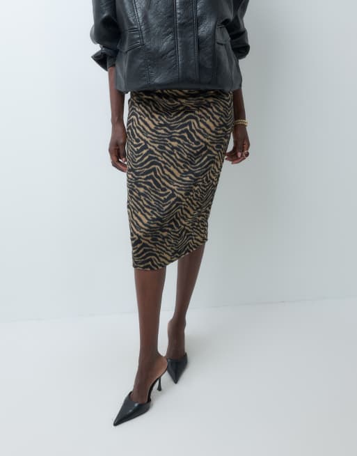 ASOS DESIGN midi skirt with zip detail in brushed tiger print, 3 of 5