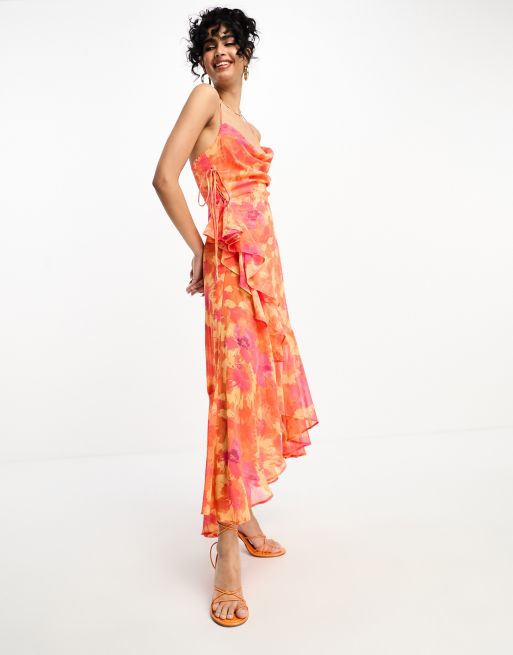 ASOS DESIGN - Midi slipdress met gedrapeerde halslijn, ruches, ongelijke zoom en gestrikte zijkant in oranje bloemenprint
