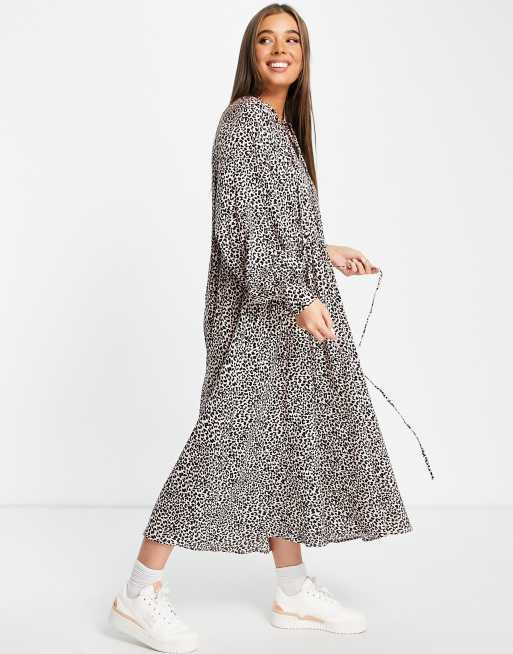 ASOS DESIGN - Midi smockjurk met trekkoord in luipaardprint