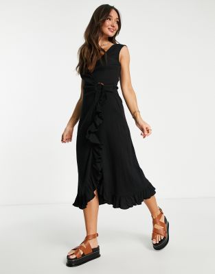 ASOS DESIGN - Midi-Sommerkleid in Schwarz mit Knitterlook, Wickeldesign und Schnalle