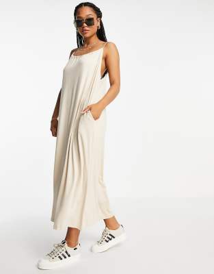 ASOS DESIGN – Midi-Sommerkleid in Stein mit gerafftem Ausschnitt, Riemchenträgern und Taschen