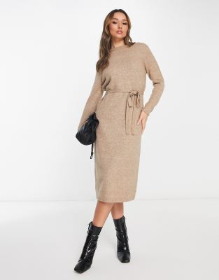 ASOS DESIGN - Midi-Strickkleid in Hellbeige mit Bindegürtel-Weiß