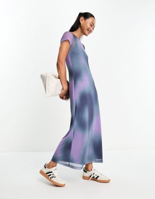 ASOS DESIGN - Midi-T-Shirt-Kleid aus Netzstoff mit verschwommenem Muster in Blau-Bunt