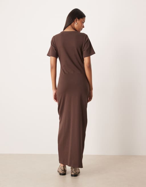 ASOS DESIGN – Midi-T-Shirt-Kleid in Schokobraun mit seitlicher Raffung, 2 von 4