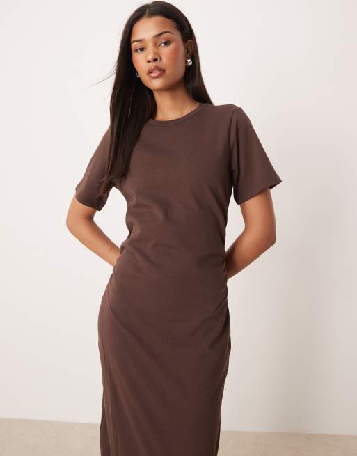 ASOS DESIGN – Midi-T-Shirt-Kleid in Schokobraun mit seitlicher Raffung, 3 von 4