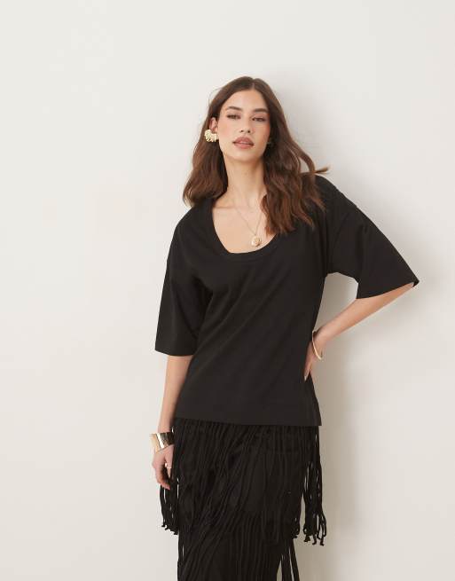 ASOS DESIGN – Midi-T-Shirt-Kleid in Schwarz mit U-Ausschnitt und Fransen-Rock, 3 von 4