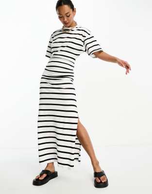 ASOS DESIGN - Midi T-shirtjurk met ronde hals en gerimpelde zijkant in strepen