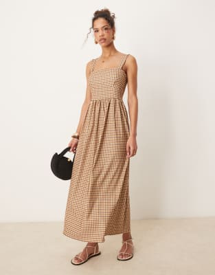 ASOS DESIGN - Midi-Trägerkleid aus Bengaline mit Vichy-Karos in Braun-Bunt