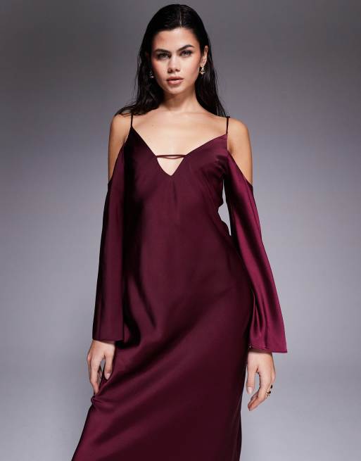 ASOS DESIGN – Midi-Trägerkleid aus Satin in Pflaume mit abfallender Schulterpartie und langen Ärmeln, 3 von 4