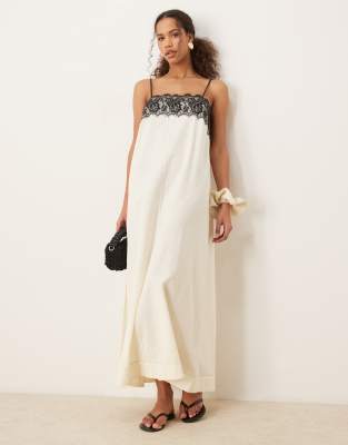 ASOS DESIGN - Midi-Trägerkleid in Ecru mit Overlay aus Spitze-Weiß