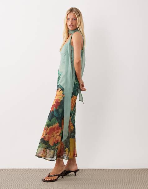 ASOS DESIGN – Midi-Trägerkleid in Grün mit Blumenprint und Schal - view 1