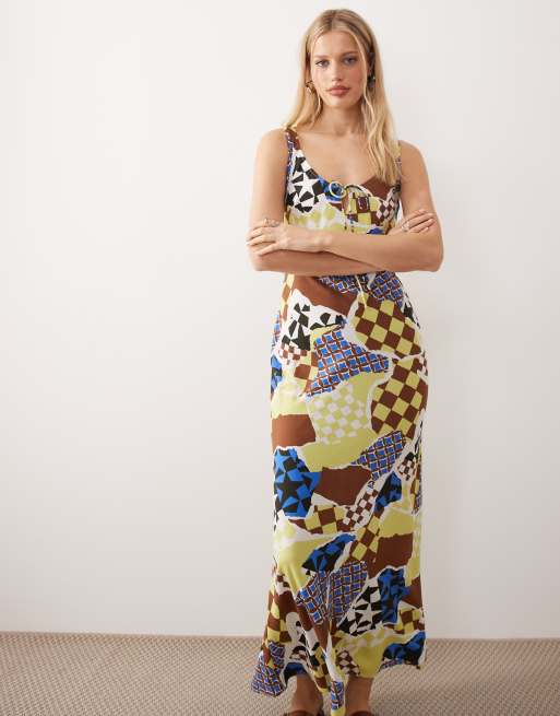 ASOS DESIGN - Midikjole med dyb rund hals og bindebånd foran samt print med tern og blomstermønster, 2 af 4