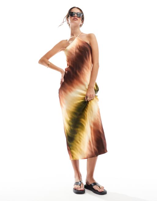 ASOS DESIGN - Midikjole med halterneck, tynde stroppe, naturlige kantdetaljer og tonet batik i satin