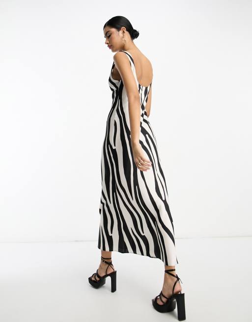 ASOS DESIGN - Midikjole med skråsnit og bindedetalje samt abstrakt zebraprint i satin, 2 af 4
