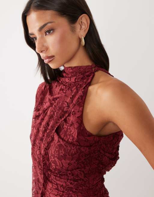 ASOS DESIGN midiklänning i blommig spets med asymmetrisk capärm i vinrött, 3 av 4