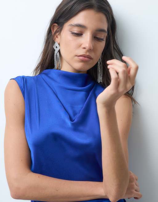 ASOS DESIGN midiklänning med hög krage och plisserat liv i koboltblått, 3 av 5