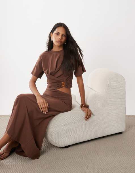 ASOS DESIGN midiklänning med korta ärmar, knutdetalj och utskärning i chokladbrunt - view 1