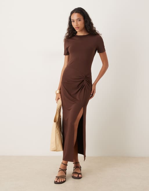 ASOS DESIGN – Midikleid aus Baumwolle in Schokobraun und Burgunderrot mit Farbblockdesign und Knoten vorne