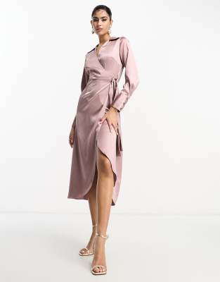 ASOS DESIGN - Midikleid aus Satin in dunklem Rosé mit Wickeldesign, Bindegürtel und Kragen-Rosa