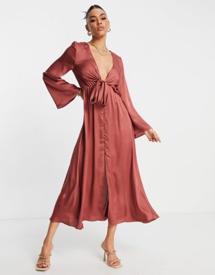 ASOS DESIGN - Midikleid aus Satin in Rostrot mit Bindedetail vorne