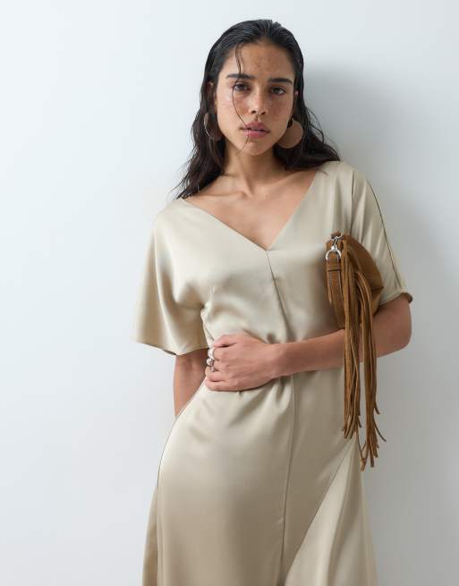 ASOS DESIGN Midikleid aus Satin mit V-Ausschnitt in Stone, 2 von 5