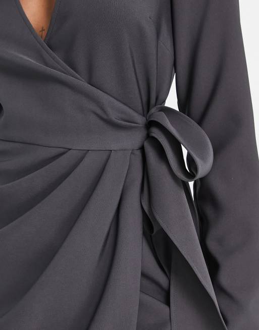 ASOS DESIGN – Midikleid in Anthrazit mit V-Ausschnitt und gedrehtem Wickeldetail, 3 von 4