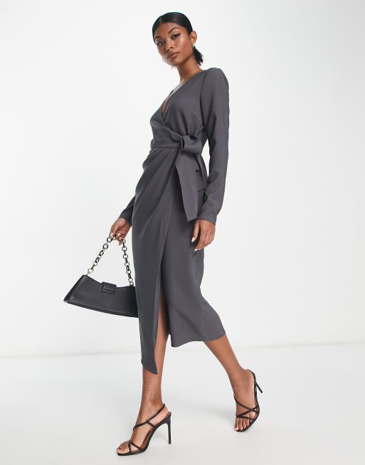 ASOS DESIGN – Midikleid in Anthrazit mit V-Ausschnitt und gedrehtem Wickeldetail, 4 von 4