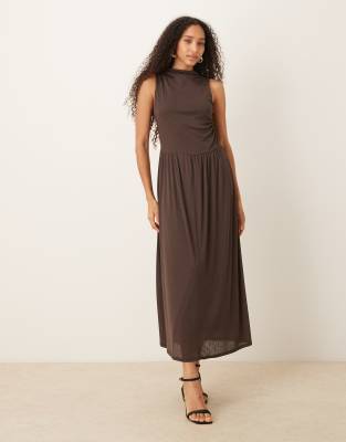 ASOS DESIGN - Midikleid in Braun mit asymmetrischen Ärmeln und tiefer Taille-Neutral