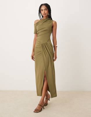 ASOS DESIGN - Midikleid in Olivgrün mit abfallender Schulterpartie und verdrehtem Detail