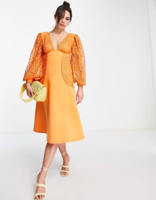 ASOS DESIGN - Midikleid in Orange mit Lochstickerei an den Ärmeln