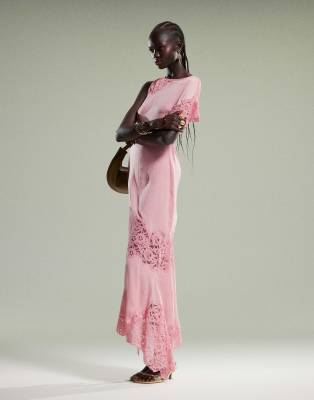 ASOS DESIGN - Midikleid in Rosa mit Flatterärmeln und Spitzendetail-Bunt