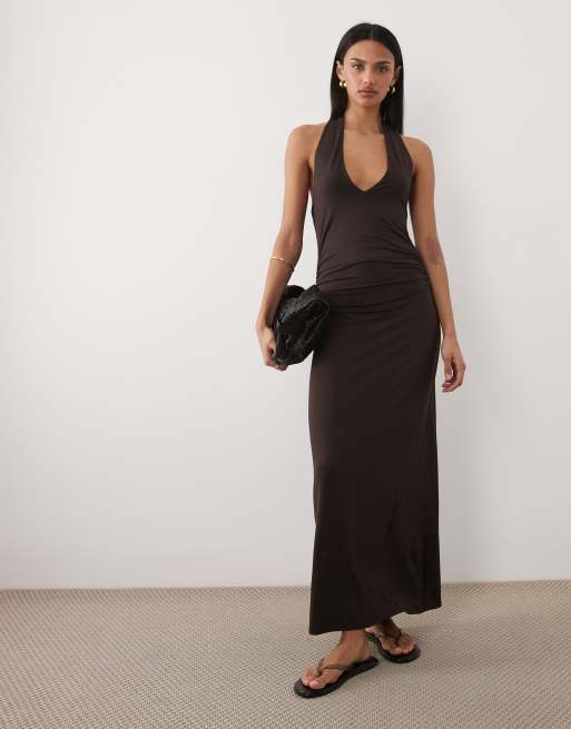 ASOS DESIGN – Midikleid in Schokobraun mit hinten gebundenem Neckholder, 2 von 4